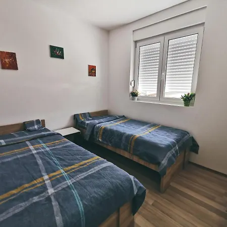 Cozy Corner - Free Parking & Wi-fi Appartamento *