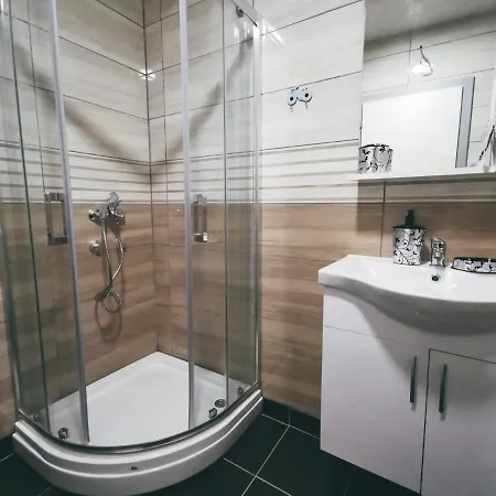 Cozy Corner - Free Parking & Wi-fi Appartamento