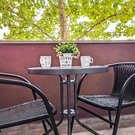 Cozy Corner - Free Parking & Wi-fi Apartment *