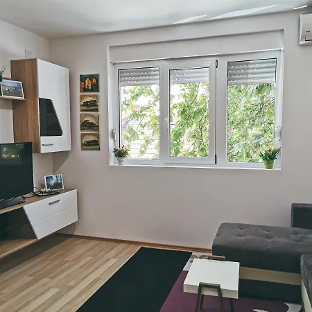 Cozy Corner - Free Parking & Wi-fi Appartamento *