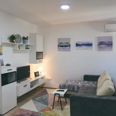 Cozy Corner - Free Parking & Wi-fi Appartamento Ćuprija