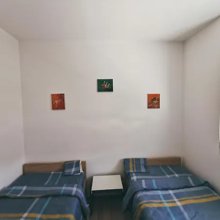 Cozy Corner - Free Parking & Wi-fi Apartment