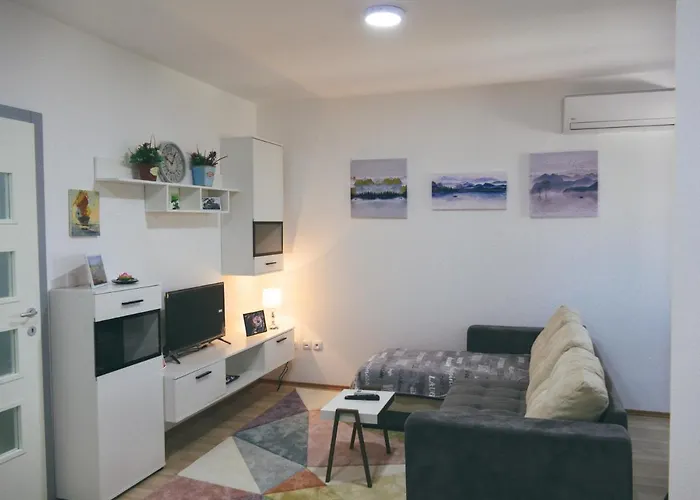 Cozy Corner - Free Parking & Wi-fi شقة Ćuprija